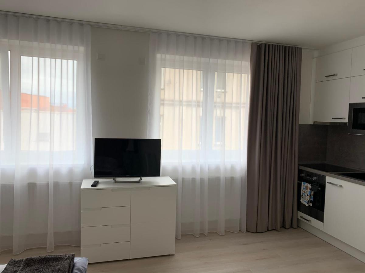 Modern Apartment In The City Center Пльзень Экстерьер фото